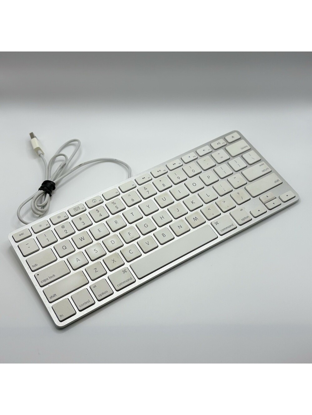 TESTED Apple A1242 MB869LL/A Wired Keyboard TESTED Silver USB USB-A Ports